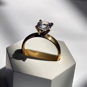 Premium stainless steel gold set rings. engagement rings size 7